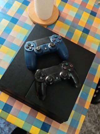 Consola PS4 con 2 mandos (Negro y Azul)