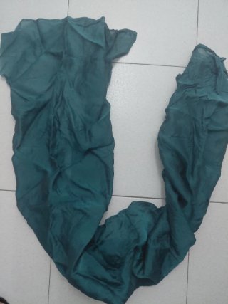 Vestido fiesta verde Amitie con chal