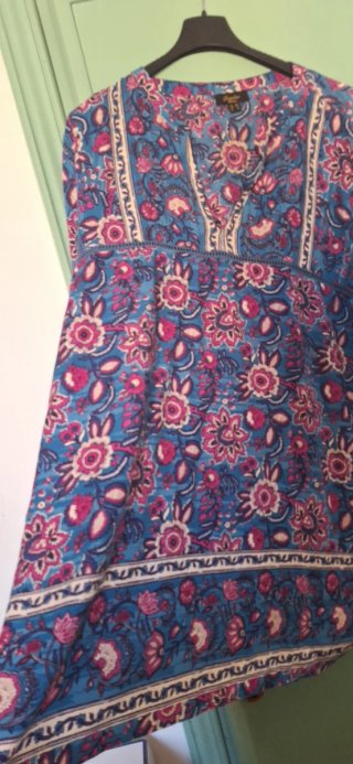 Tunica stile folk blu e rosa