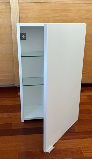 Armario de pared Ikea blanco con cristal