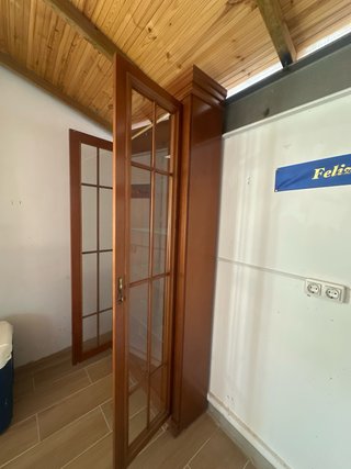 Mueble cristalera madera y cristal