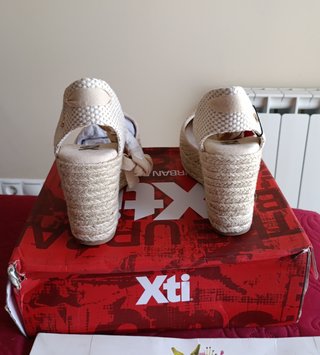 Cuñas XTI Beige Talla 39 de 69.95€