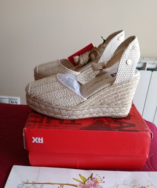Cuñas XTI Beige Talla 39 de 69.95€