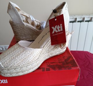 Cuñas XTI Beige Talla 39 de 69.95€