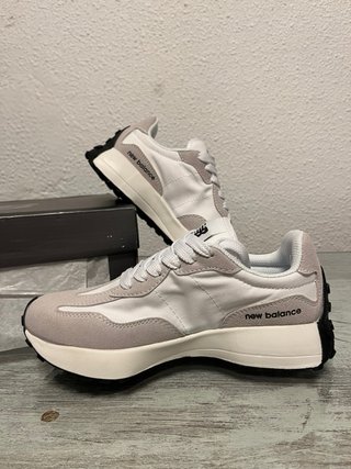 New Balance 327 Talla 38 Blancas Beige y Negras