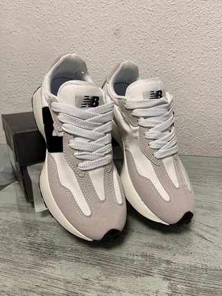 New Balance 327 Talla 38 Blancas Beige y Negras