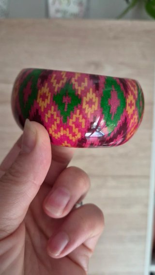 Brazalete de madera con diseño