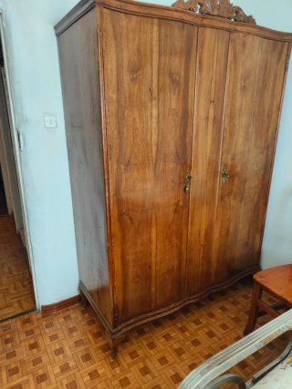 Armario de madera antiguo 2