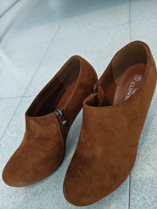 Botines tacón marrón talla 39