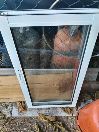 Ventana aluminio  Medidas 99 por 99