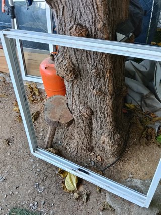 Ventana aluminio  Medidas 99 por 99