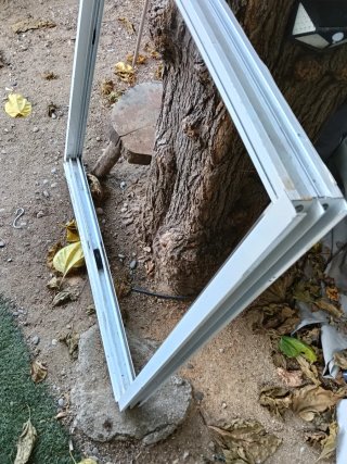 Ventana aluminio  Medidas 99 por 99