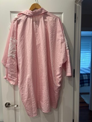 Vestido camisola rosa con bordados