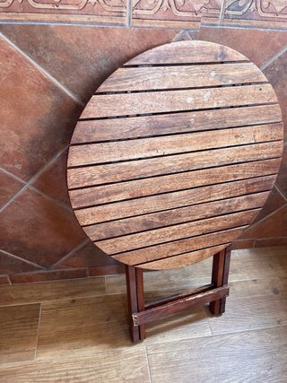 Mesa redonda de madera plegable
