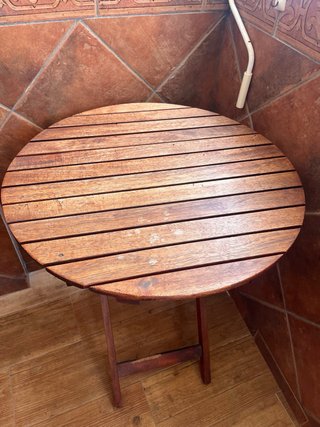 Mesa redonda de madera plegable