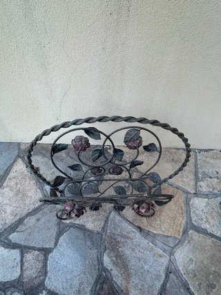 Porta riviste antico in ferro battuto