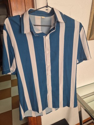 Camiseta Shein Rayas Azul y Blanco