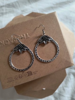 Pendientes étnicos aro flor plata