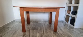 Mesa de madera ovalada