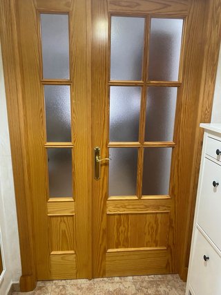 Puertas de madera con marco. SOLO HOY  10€ cada un