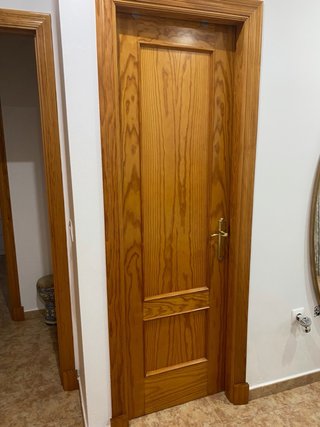 Puertas de madera con marco. SOLO HOY  10€ cada un