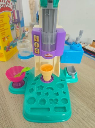 Play-Doh Máquina de Helados Arcoíris