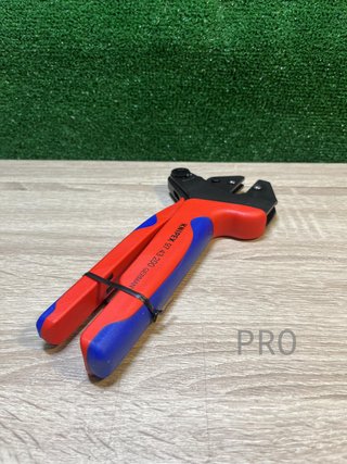 Sistema Master de alicates de engarzado con perfiles intercambiables Knipex
