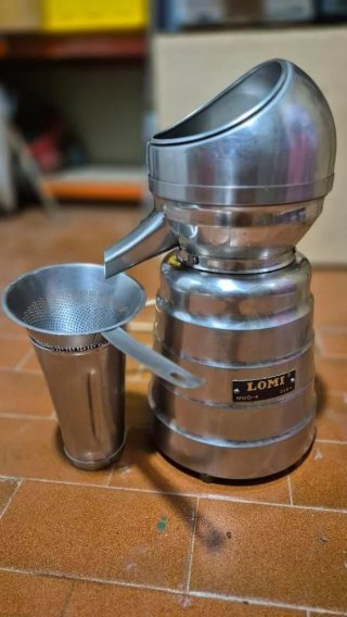 Exprimidor Lomi Mod-4 220V