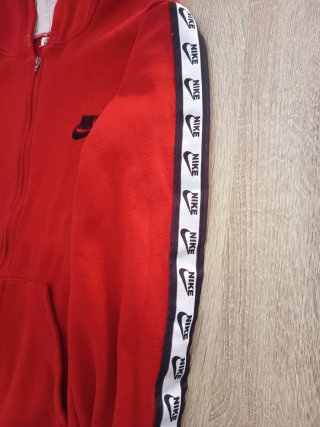 Chaqueta con capucha Nike roja