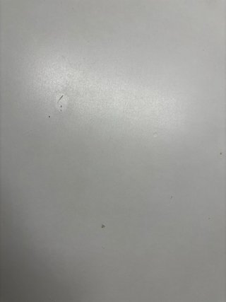 Mesa blanca y 4 sillas de cocina