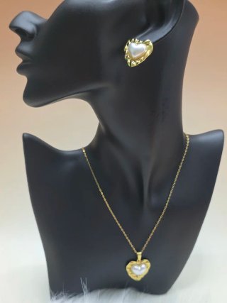 Conjunto Collar y Pendientes Corazón Dorado