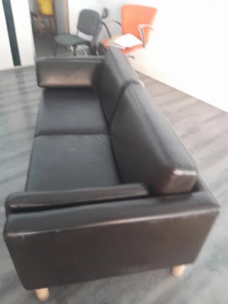 Sofá de espera de piel negro
