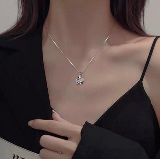 Collar trébol plata