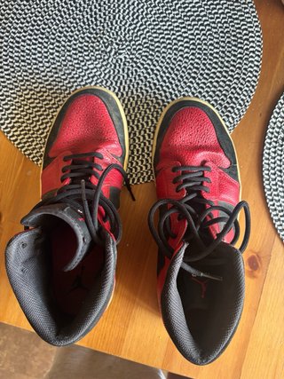Zapatillas Nike Air Jordan 1 Mid Rojas y Negras