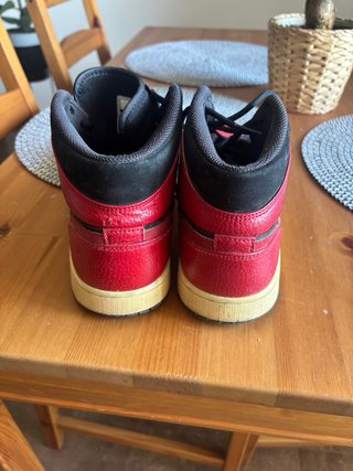 Zapatillas Nike Air Jordan 1 Mid Rojas y Negras