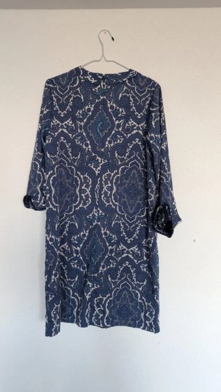 Vestido estampado azul y blanco