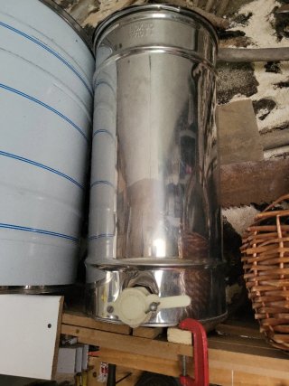 Extractor de miel manual Lyson y dos maduradores