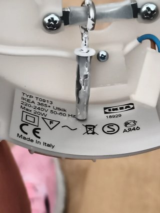 Lámpara de techo blanca. Estilo nordico