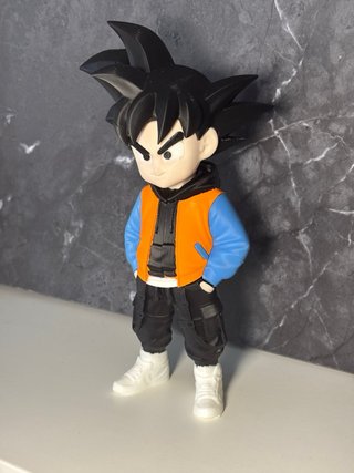 Figura Goku Urban 21cm