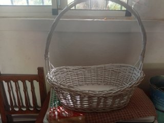 Lote de Canastos de mimbre blanco ovalado 25 €