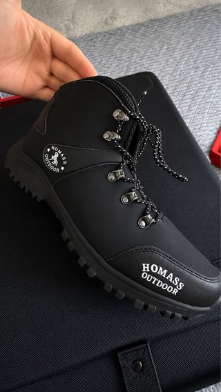 Botas de montaña negras