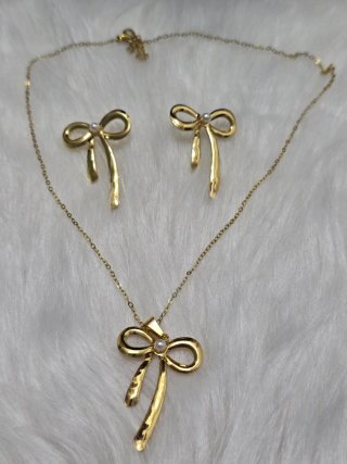 Conjunto Collar y Pendientes Acero Dorado
