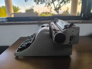 Máquina de escribir Hispano Olivetti Lexicon 80
