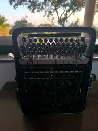 Máquina de escribir Hispano Olivetti Lexicon 80