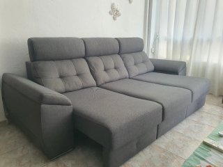 Sofá 3 plazas gris versátil