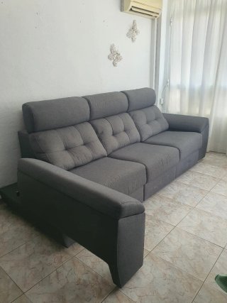 Sofá 3 plazas gris versátil