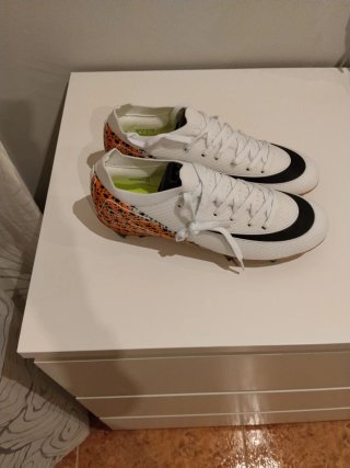 Botas de fútbol Nike Talla 42