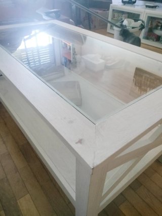 Mesa de centro cristal y madera blanca