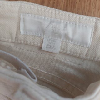 Pantalón vaquero beige con estrellas