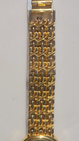 Reloj Citizen Dorado con Circonitas y Esmeraldas